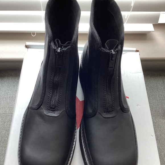 UGG® Women's CityFunc Zip Booties, size 9.5 - Picture 2 of 10